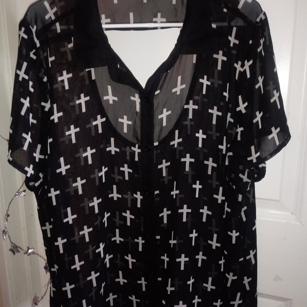 Size 3 Torrid Blouse black with crosses